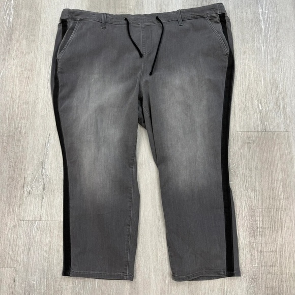 Torrid Grey Crop Boyfriend Straight Tuxedo Stripe Pants - New - Size 4 (26) - Picture 3 of 5